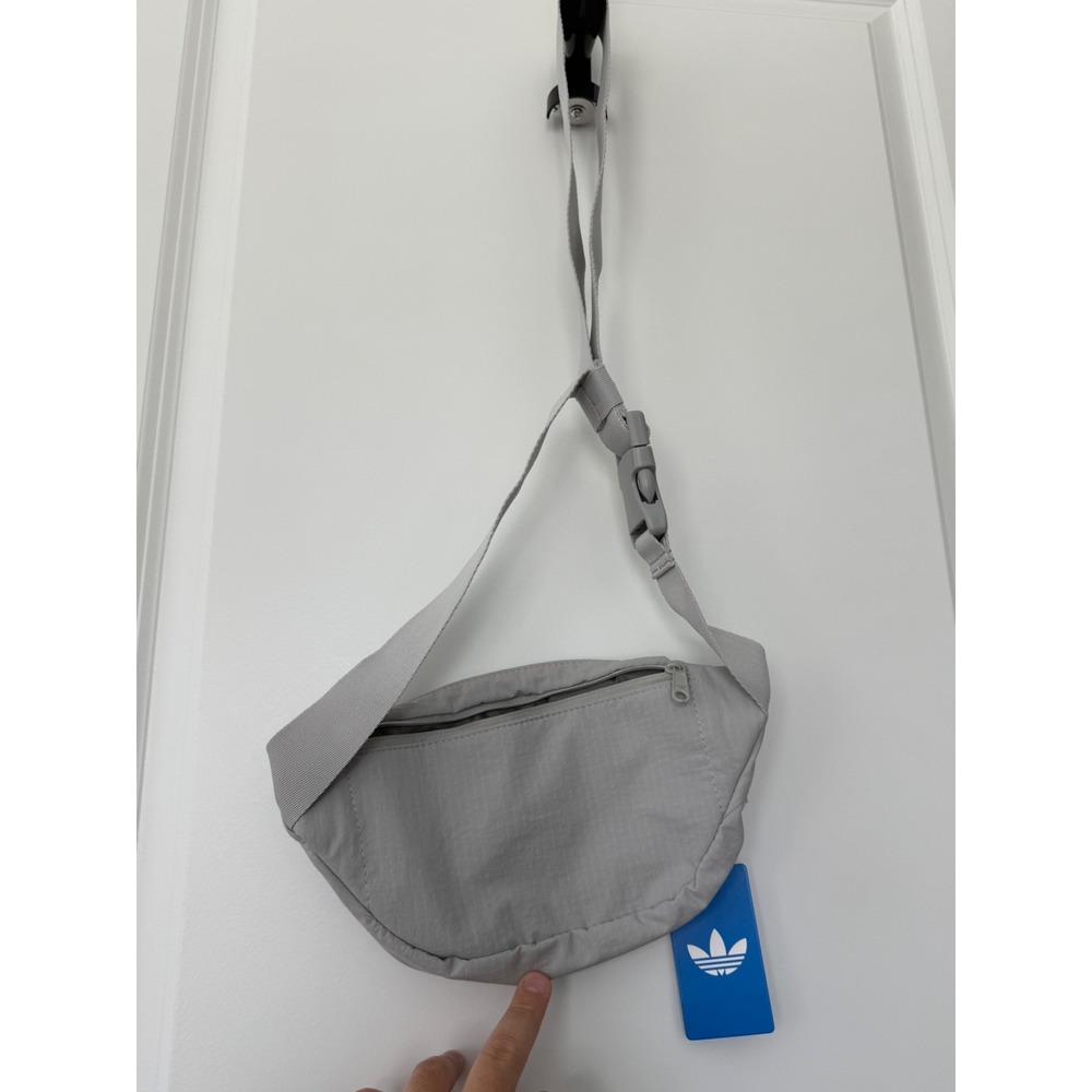 ADIDAS/FANNY PACK/GRAY/ADJUSTABLE/ 3 STORAGE SPACES/NWT/MSAAFPG091326 - Picture 3 of 4